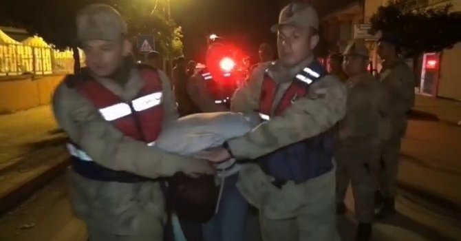 Depremzedelerin evlerine giren hırsızlar yakalandı