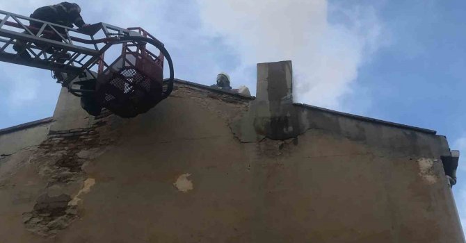 Uzunköprü’de baca yangını korkuttu