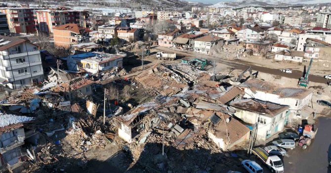 Doğanşehir’de yaralar sarılıyor