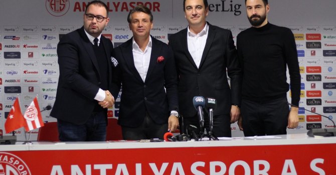 Tamer Tuna imza attı