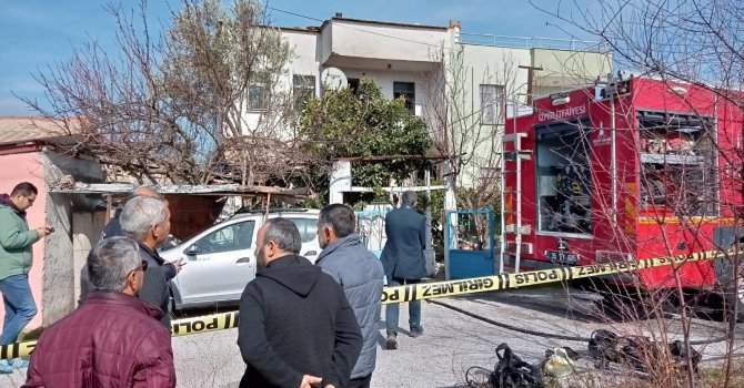 İzmir’de ev yangınında bir kişi öldü