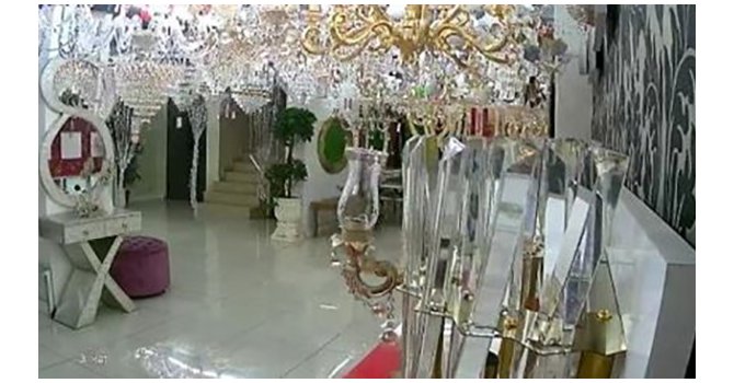 Kahramanmaraş’taki deprem anı avizecinin güvenlik kamerasında