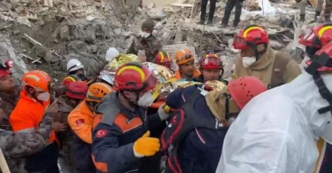 AFAD Afyonkarahisar ekibi afet bölgesinde çalışmalarını sürdürüyor