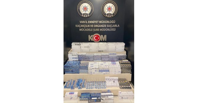 Van’da kaçak sigara ve cep telefonu ele geçirildi
