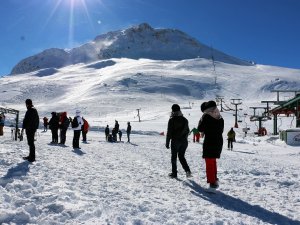 Antalyalılar karla buluşuyor