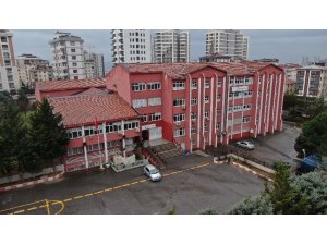 Kartal’da depreme karşı riskli bulunan Mesleki ve Teknik Anadolu Lisesi boş kaldı