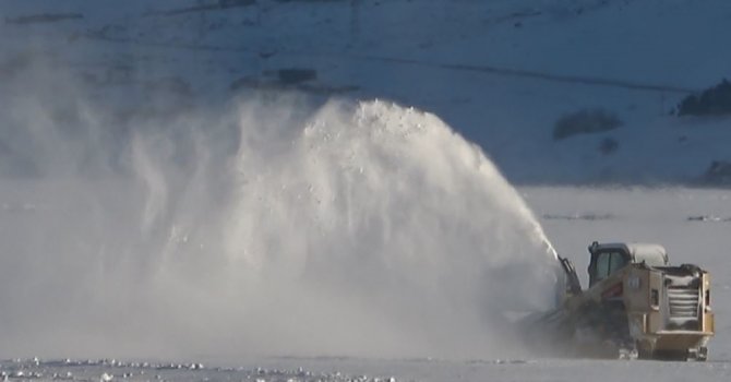 Ardahan’da kar ve tipiden 5 köy yolu ulaşıma kapandı