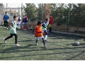 Denizli futbolcu fabrikası çalışıyor