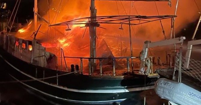 Bodrum’da tekneler alev alev yandı