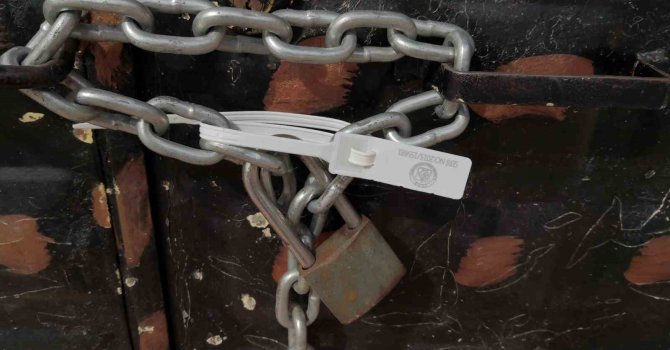 Aksaray’da depremde hasar gören 3 okul mühürlendi