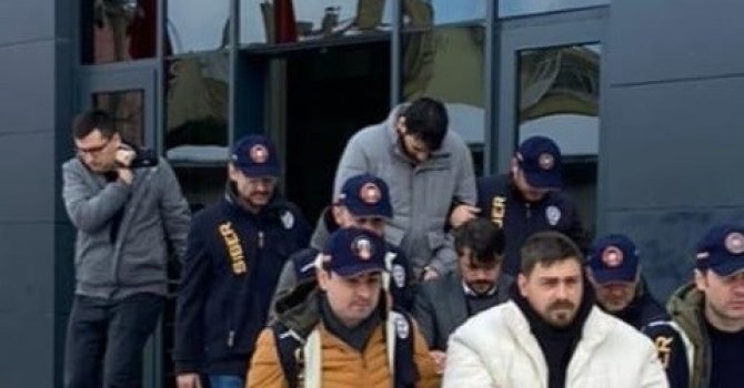 Resmi belgede sahtecilik ve tefecilik yapan 5 kişi tutuklandı