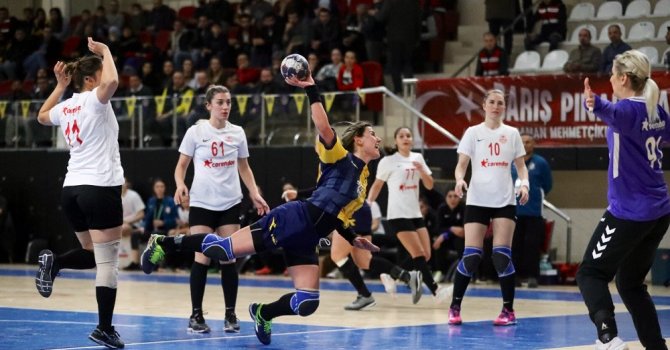 Paşanın Melekleri galibiyetle başladı