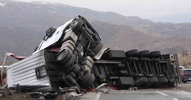 Metrelerce sürüklenen tır bariyerleri biçti: 1 yaralı