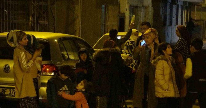 Hatay’da deprem oldu, Diyarbakır’da vatandaş serum ile dışarı kaçtı