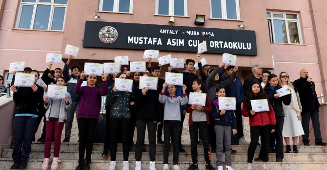 Başkan Uysal, öğrencileri kutladı