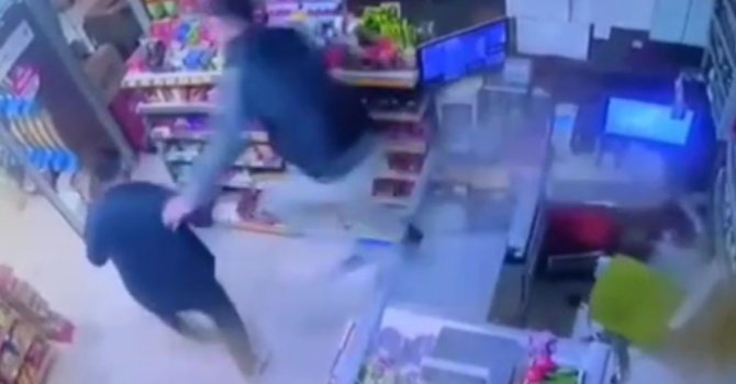 Deprem anında böyle kaçtı, o anlar kamerada