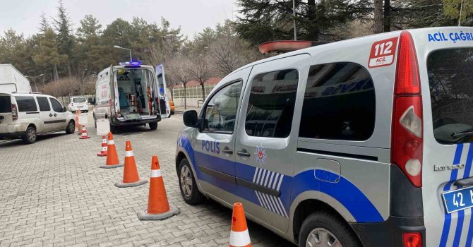 Otomobilin çarptığı 8 aylık hamile kadın hayatını kaybetti