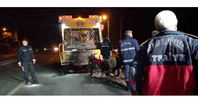 Motosiklet çöp kamyonuna çarptı: 1 ölü, 1 yaralı
