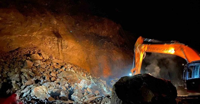 Artvin’de şiddetli yağış heyelanlara ve dere taşkınlarına neden oldu