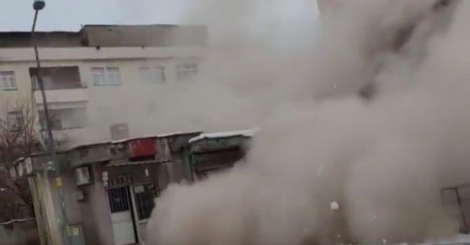 Depremin yeni görüntüleri ortaya çıktı, korku dolu anlar ve binaların çökmesi kamerada