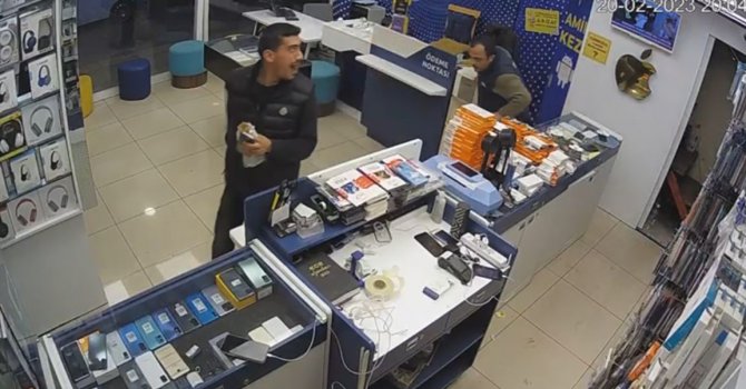 Hatay depreminde panik anları güvenlik kamerasına yansıdı