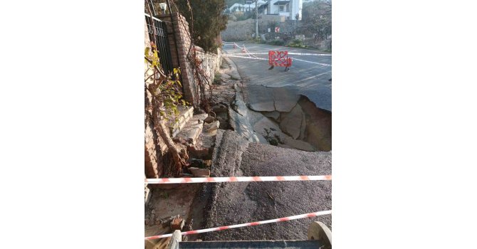 İsale hattı patladı, ev ve bahçeleri su bastı