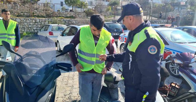 6 ayda 700’den fazla yelek dağıtıldı