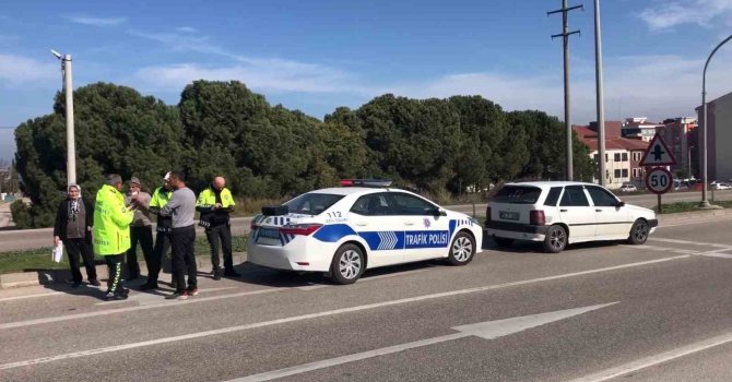 Bandırma’da otomobilin çarptığı yaşlı kadın yaralandı