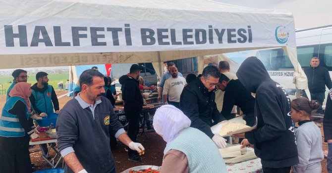Halfeti Belediyesinden binlerce depremzedeye sıcak yemek