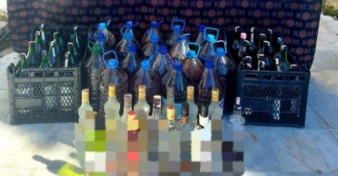 Evinde ürettiği sahte içkileri pazarda satan şüpheli yakalandı