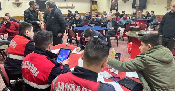 Kumarhaneye çevrilen kıraathaneye jandarma baskını