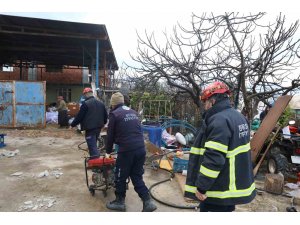 Bursa itfaiyesi gece yangında gündüz ahırda