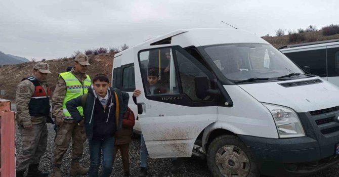 Batman’da okullar açıldı: Taşımacılık yapan servisler denetleniyor