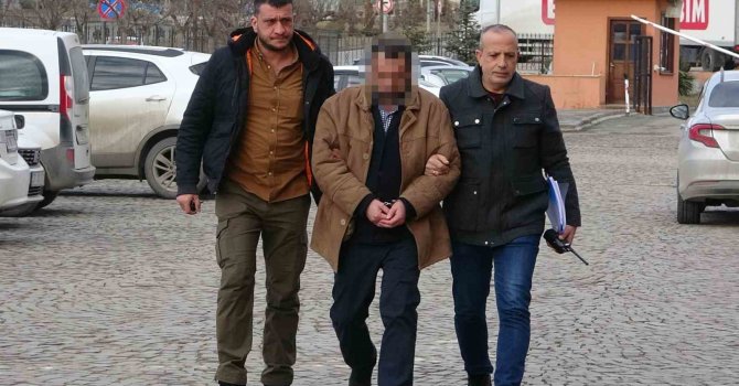 Barışmak için gittiği yeğenini bıçaklayarak öldüren şüpheli adliyeye sevk edildi