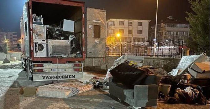 Ev eşyası taşıyan kamyondan 190 kilogram esrar çıktı