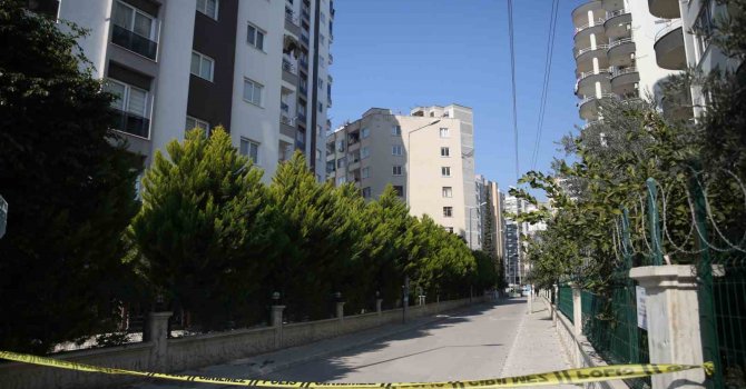Mersin’de depremden etkilenen 3 bina boşaltıldı