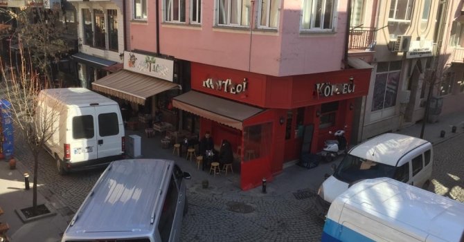 Trafik sıkışınca hem sürücüler hem de sokak sakinleri gerildi