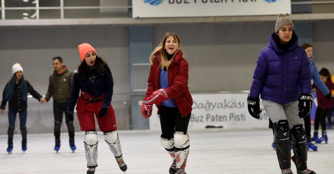 Muratpaşa’dan buz pateni kursu