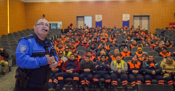 Emniyet’ten belediye personeline seminer