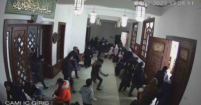 Malatya’da depremin yeni görüntüleri cami kamerasına yansıdı