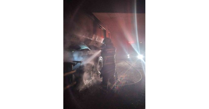 Kırklareli’nde hafriyat kamyonu alev aldı