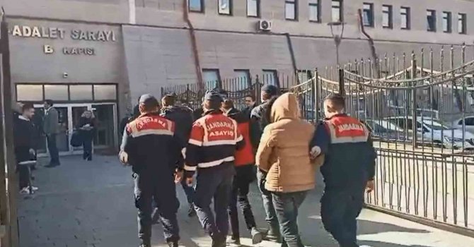 Hırsızlık şüphelisi 3 kişi tutuklandı