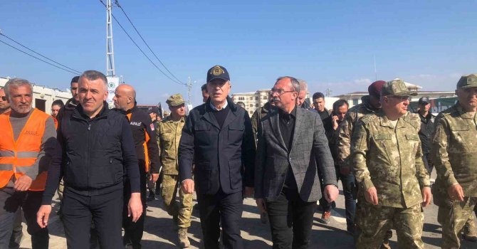 Bakan Akar Nurdağı’nda incelemelerde bulundu