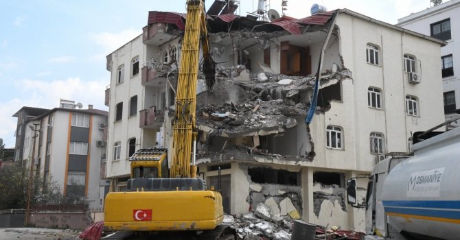 Osmaniye Barosu ağır hasarlı binaların yıkılmasına tedbiren durdurma kararı aldırdı
