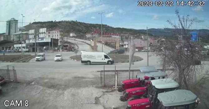 Facianın eşiğinden dönülen kaza güvenlik kamerasına yansıdı