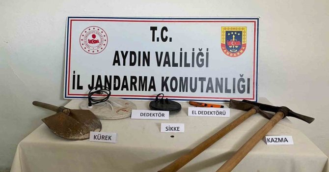 Kaçak kazı yapan 3 şüpheli jandarma tarafınsan suçüstü yakalandı