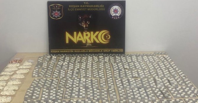 Keşan Otogarı’nda çok sayıda sentetik ecza ile yakalandılar