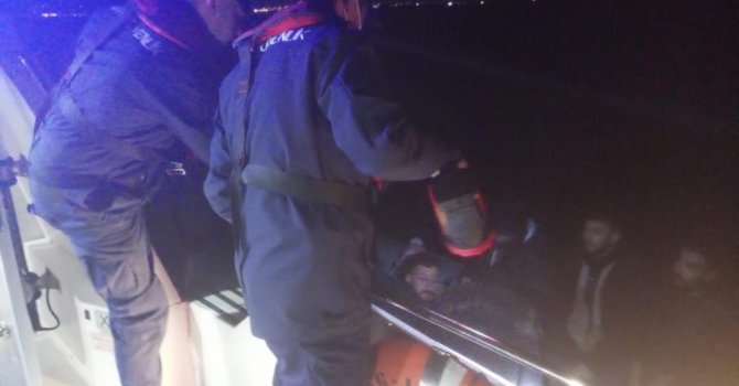 47 düzensiz göçmen kurtarıldı, 20’si yakalandı