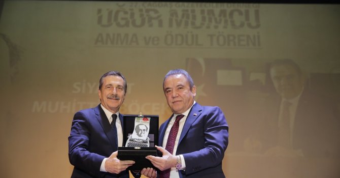 Başkan Böcek’e Yılın Siyaset Ödülü