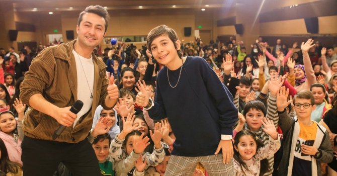 Oyuncu Emir Berke, hayranlarıyla buluştu